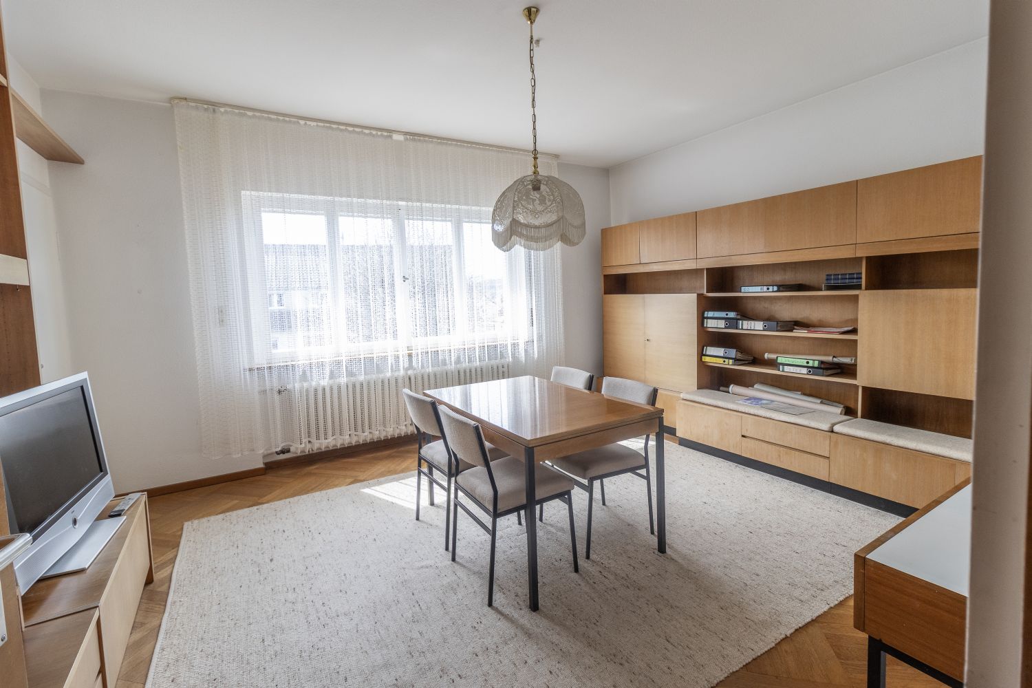 Großzügiges Zweifamilienhaus mit Doppelgarage – Zentrumsnah – Ideal für Familien & Mehrgenerationen - 1. Zimmer OG (21724)