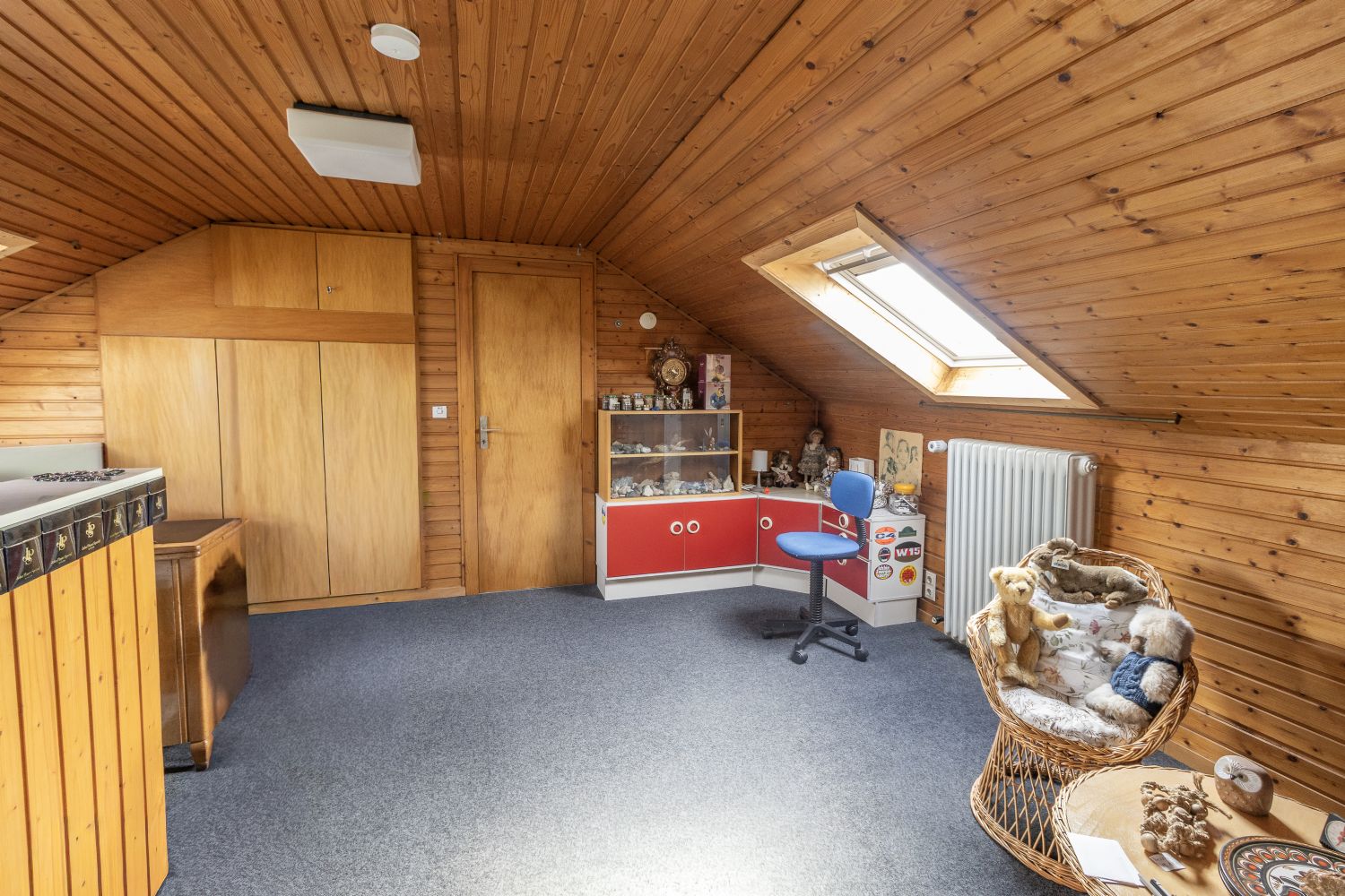 Großzügiges Zweifamilienhaus mit Doppelgarage – Zentrumsnah – Ideal für Familien & Mehrgenerationen - 1. Zimmer DG (21725)