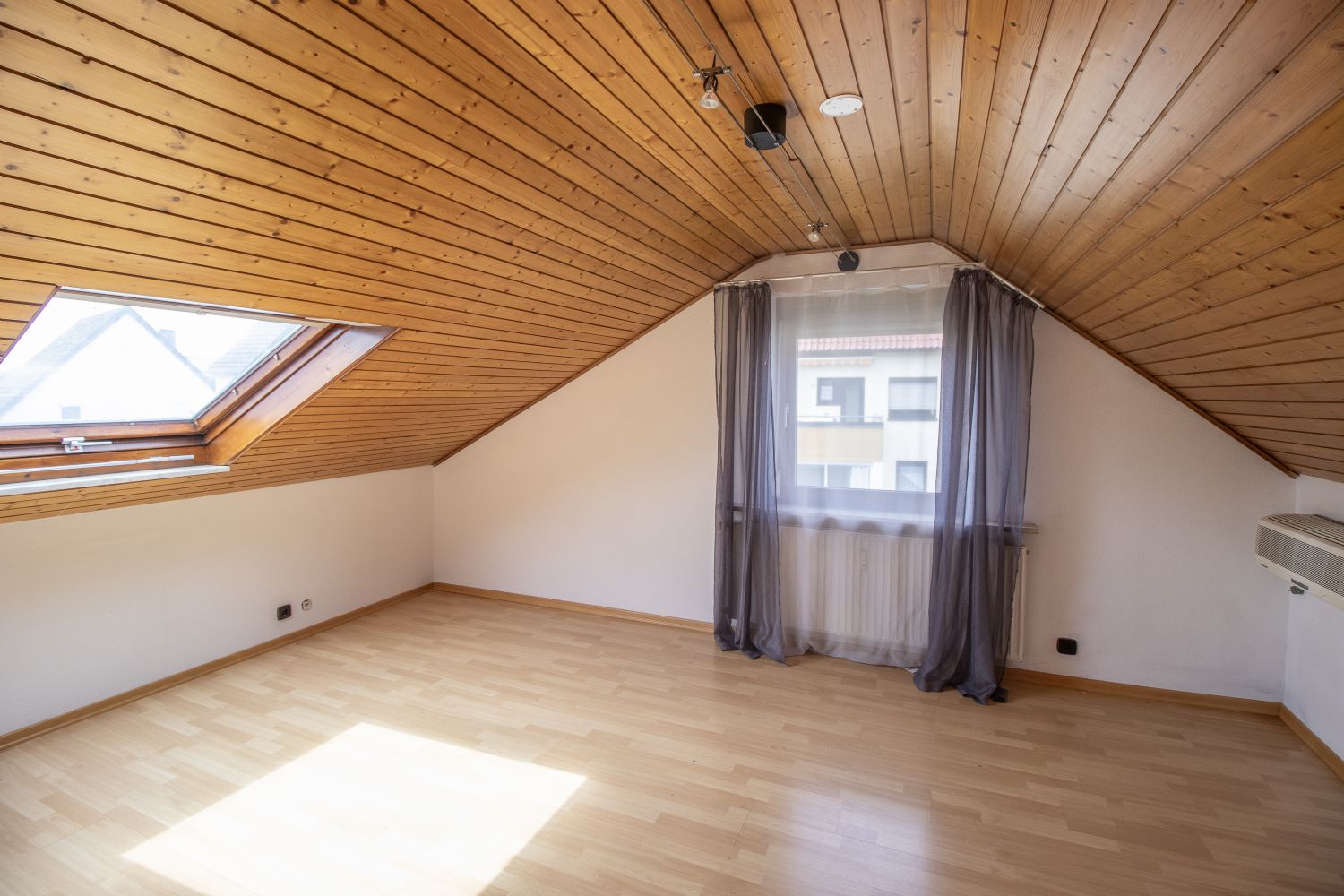 **Wohn- und Gewerbeimmobilie mit Potenzial – solide Investition für die Zukunft** - 9. Zimmer (22840)
