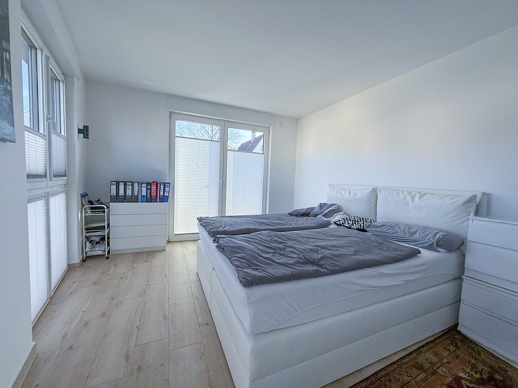 Attraktives, neuwertiges 3-Familienhaus mit großzügigen Wohnflächen - Schlafzimmer OG (27316)