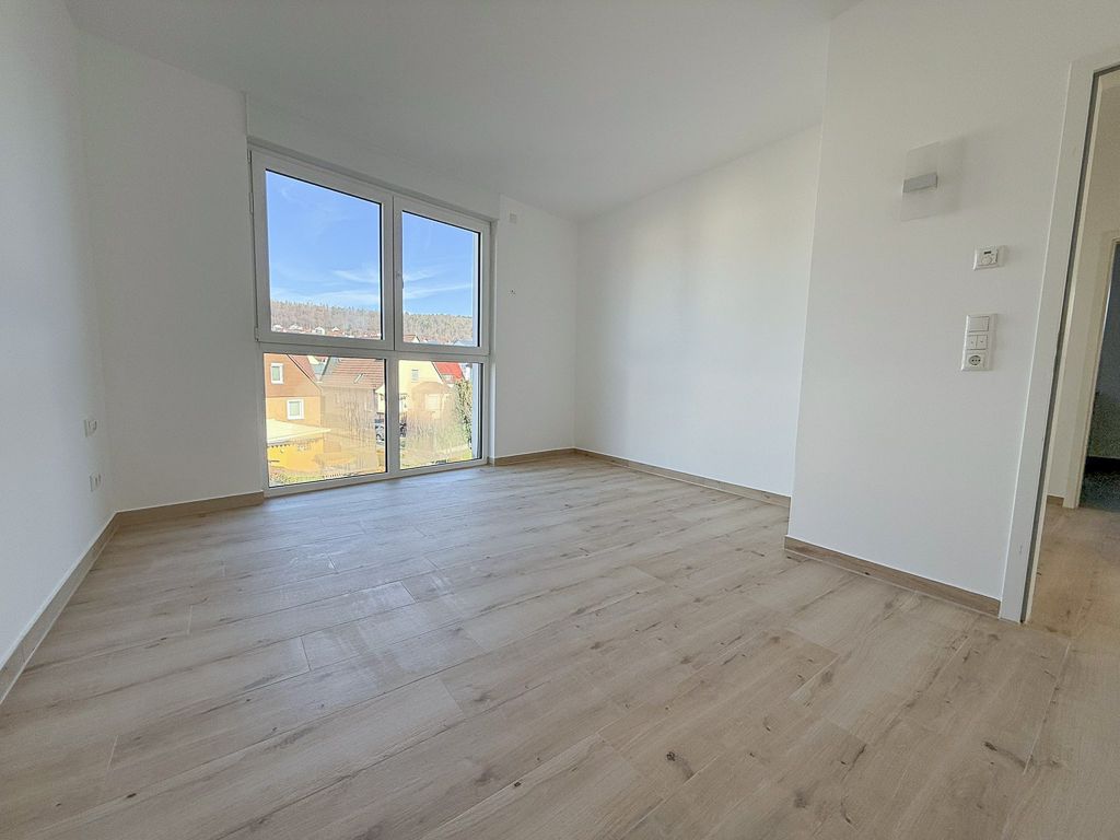 Attraktives, neuwertiges 3-Familienhaus mit großzügigen Wohnflächen - Zimmer 1 DG (27308)