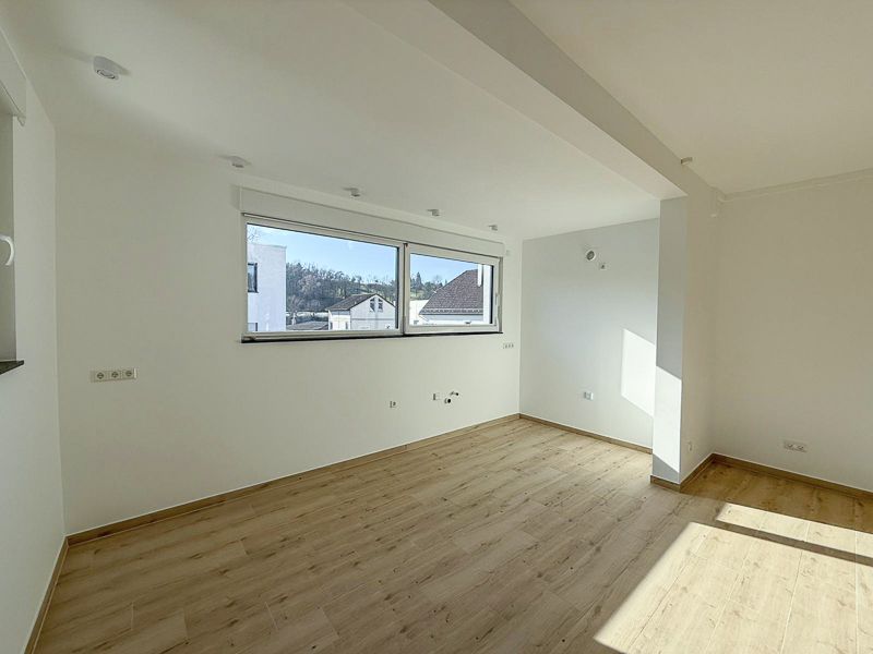 Attraktives, neuwertiges 3-Familienhaus mit großzügigen Wohnflächen - Zimmer 1 DG (27307)
