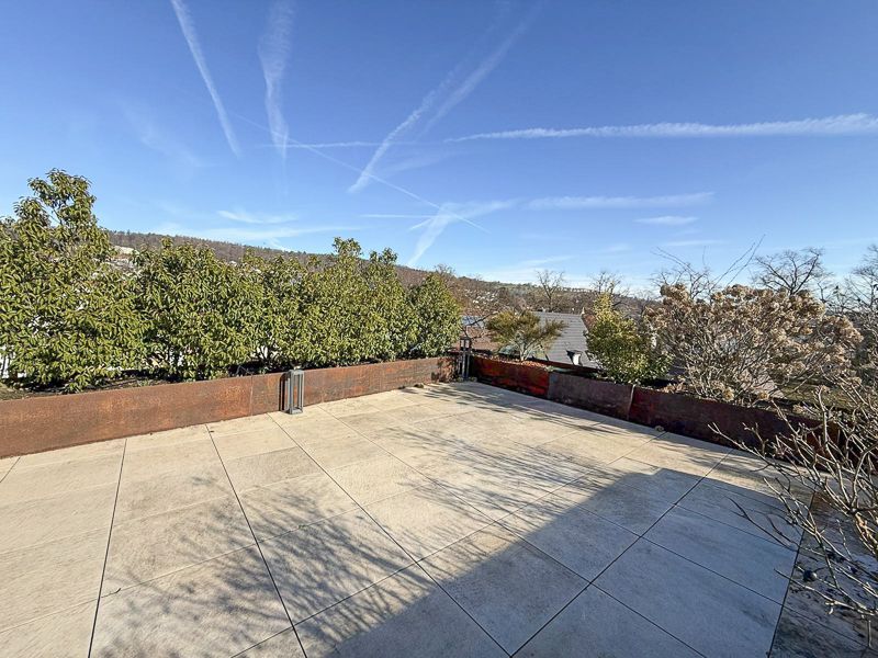 Attraktives, neuwertiges 3-Familienhaus mit großzügigen Wohnflächen - Dachterrasse (27314)