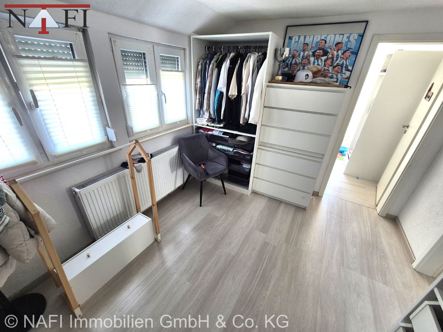 ** Modernisiertes Einfamilienhaus mit Einliegerwohnung und Sonnengarten ** - Zimmer/Ankleide DG (24536)