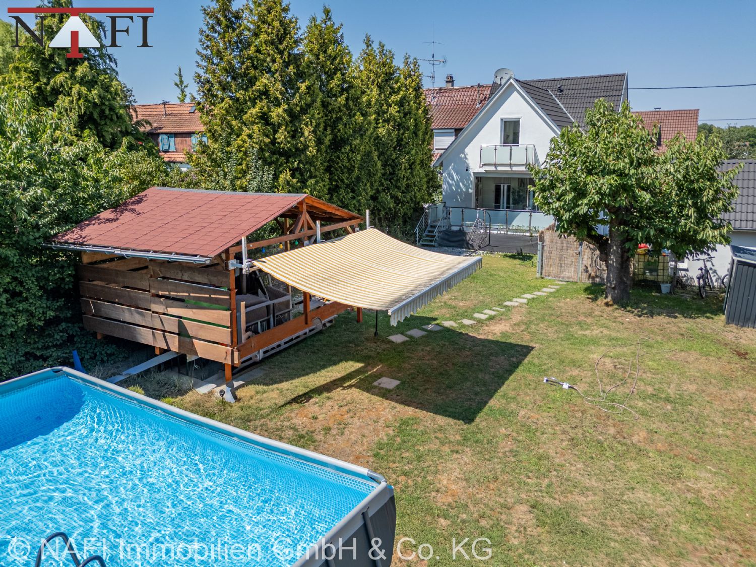 ** Modernisiertes Einfamilienhaus mit Einliegerwohnung und Sonnengarten ** - Luftbilder (24546)