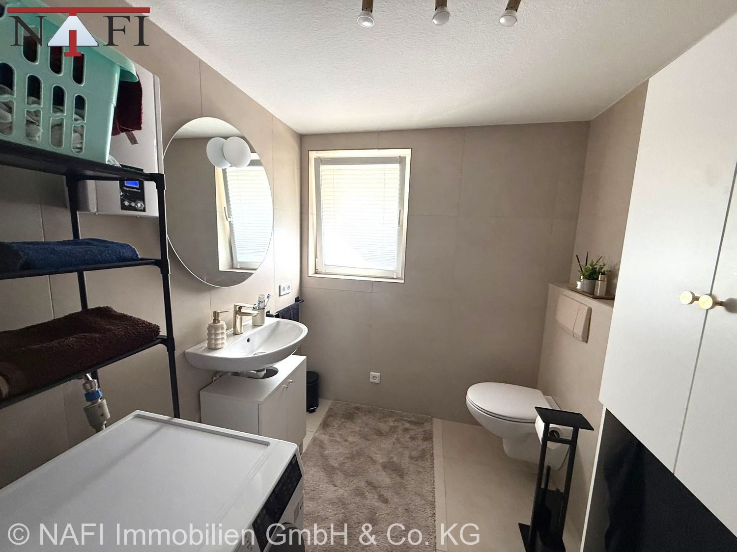 **Charmante 2-Zimmer-Eigentumswohnung mit modernisierter Ausstattung** - Bad/WC (27849)