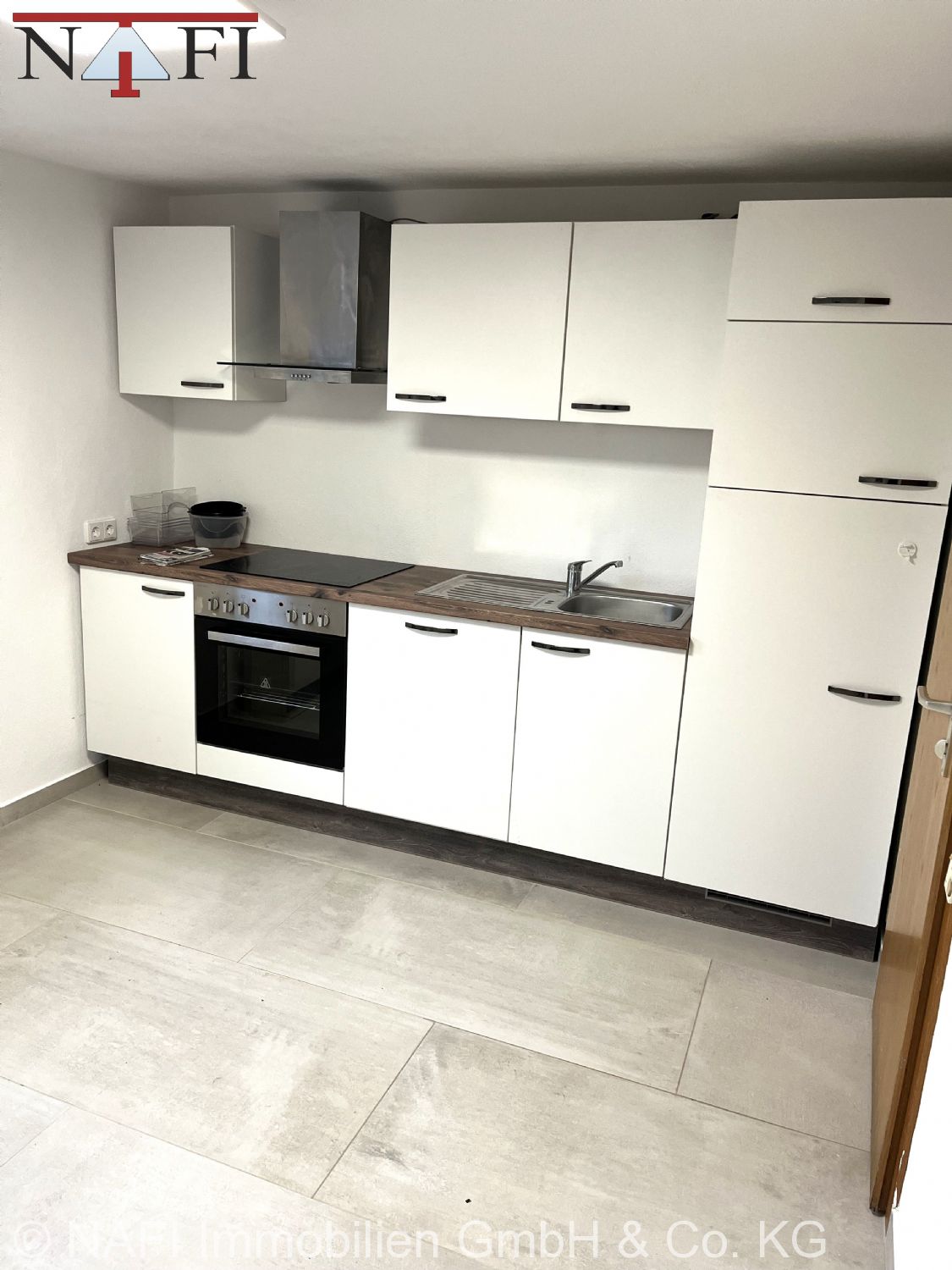 **Charmante 2-Zimmer-Eigentumswohnung mit modernisierter Ausstattung** - Küche (27850)
