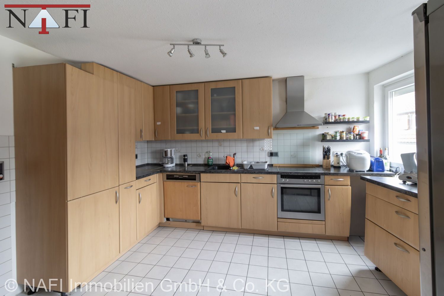 10% Renditestarkes Wohn- und Geschäftshaus in zentraler Ortskernlage mit Entwicklungspotenzial - Küche 1. Ebene Maisonettewohnung (2. OG) (21674)