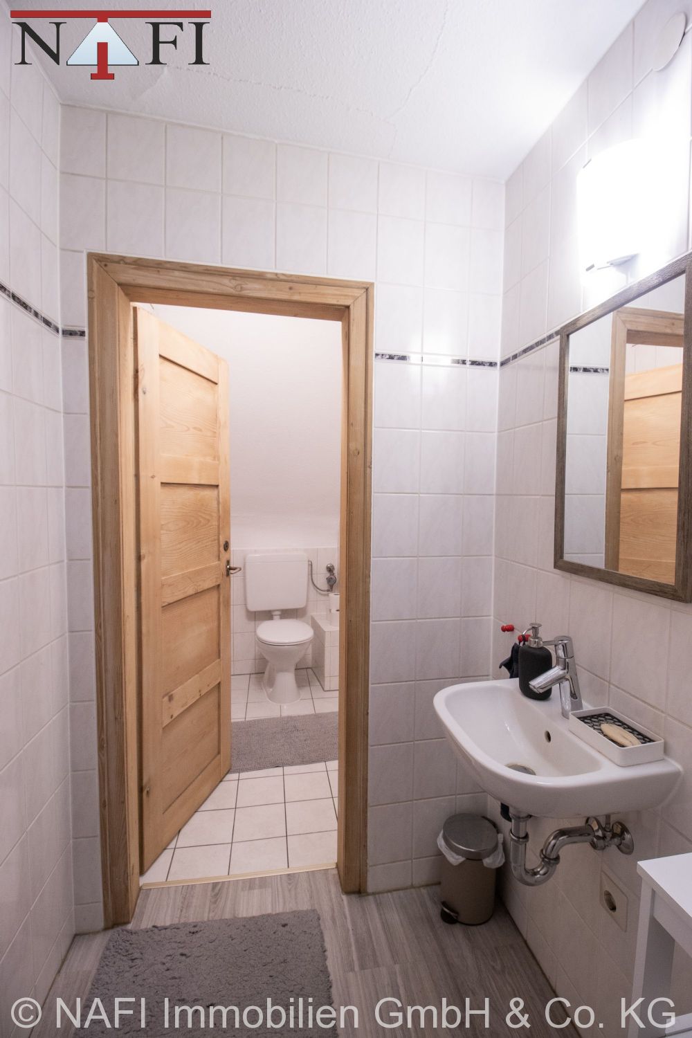 10% Renditestarkes Wohn- und Geschäftshaus in zentraler Ortskernlage mit Entwicklungspotenzial - WC 1. Ebene Maisonettewohnung (2. OG) (21679)