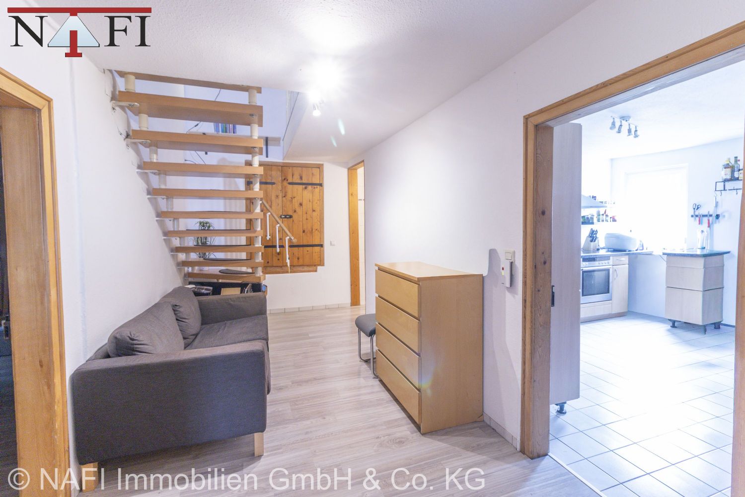 10% Renditestarkes Wohn- und Geschäftshaus in zentraler Ortskernlage mit Entwicklungspotenzial - Flurbereich 1. Ebene Maisonettewohnung (2. OG) (21671)