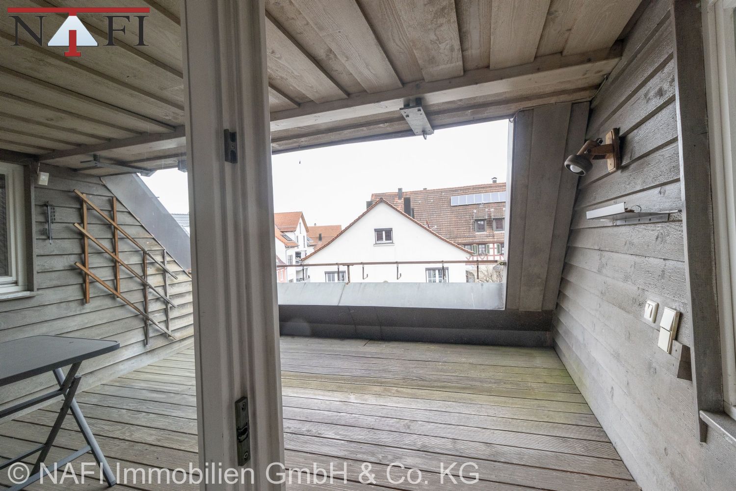 10% Renditestarkes Wohn- und Geschäftshaus in zentraler Ortskernlage mit Entwicklungspotenzial - Loggia (2. OG) (21668)