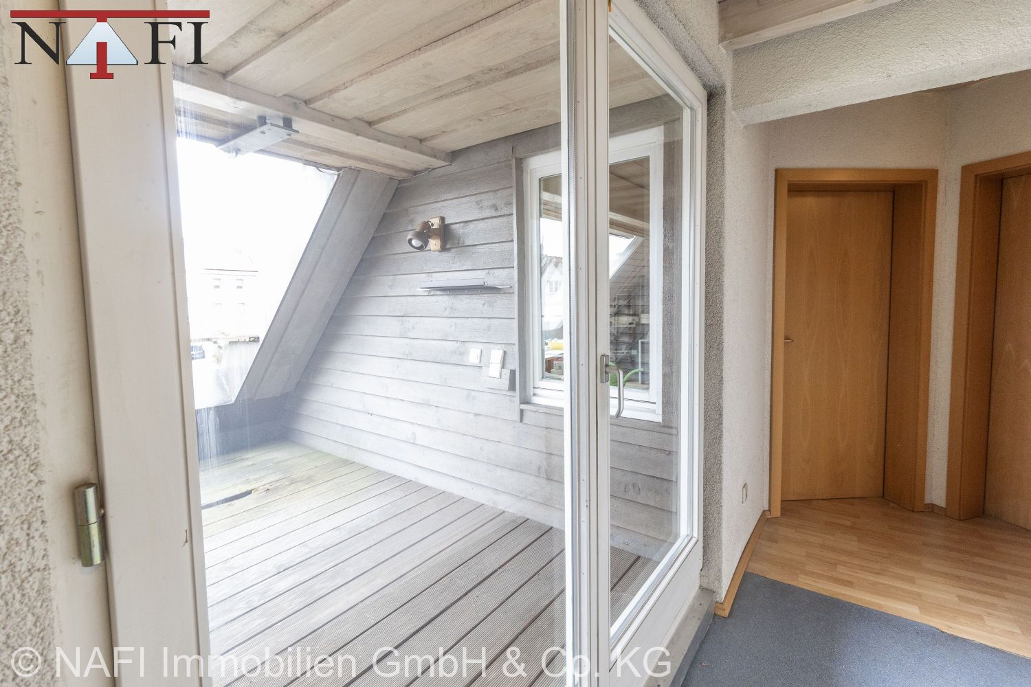 10% Renditestarkes Wohn- und Geschäftshaus in zentraler Ortskernlage mit Entwicklungspotenzial - Loggia (2. OG) (21669)