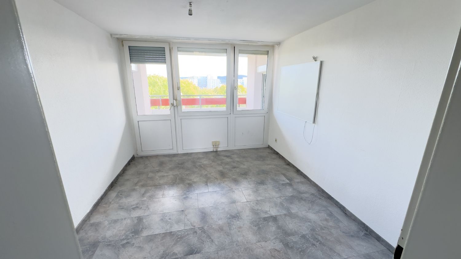 Großzügige 5-Zimmer-Wohnung mit Panoramabalkon, Aufzug und Tiefgarage in Waiblingen - Esszimmer (23279)
