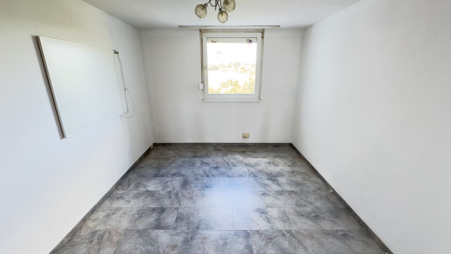 Großzügige 5-Zimmer-Wohnung mit Panoramabalkon, Aufzug und Tiefgarage in Waiblingen - Kinderzimmer (23289)