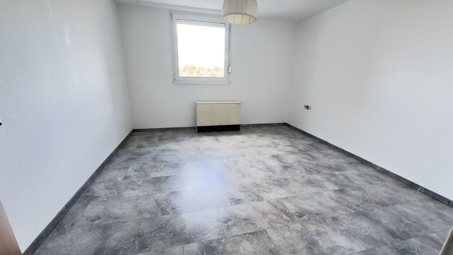 Großzügige 5-Zimmer-Wohnung mit Panoramabalkon, Aufzug und Tiefgarage in Waiblingen - Schlafzimmer (23291)
