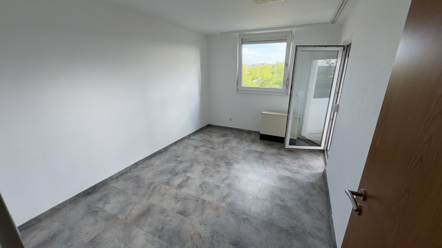 Großzügige 5-Zimmer-Wohnung mit Panoramabalkon, Aufzug und Tiefgarage in Waiblingen - Kinderzimmer Bild 2 (23281)