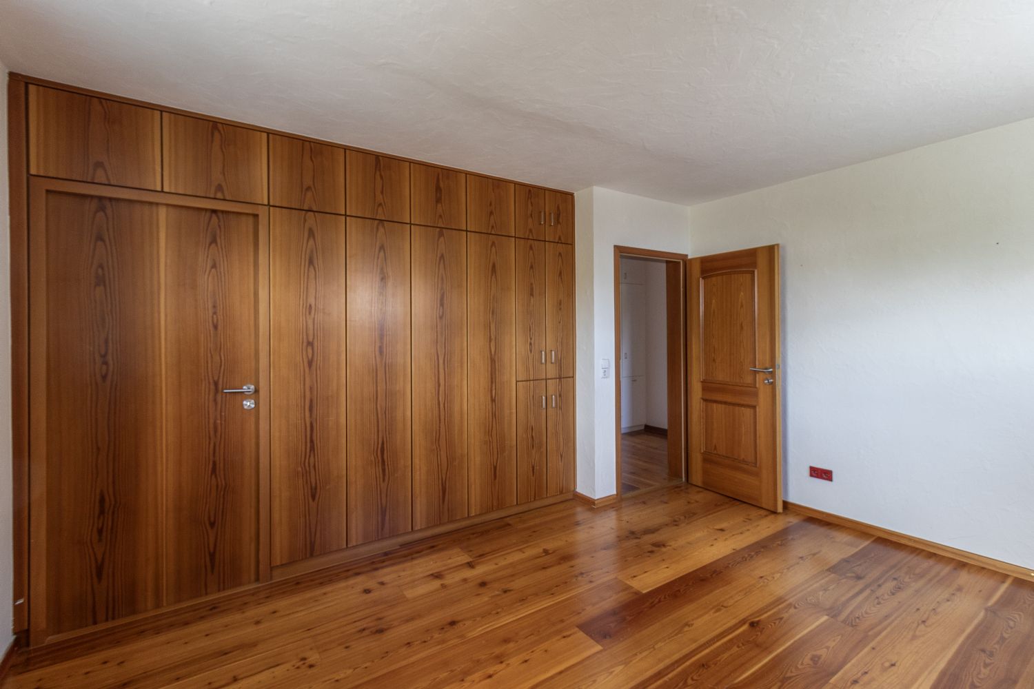 *Sonnige Toplage * Großzügiges Mehrfamilienhaus Perfekt für Generationenwohnen oder Kapitalanleger* - Zimmer 2 EG (19222)