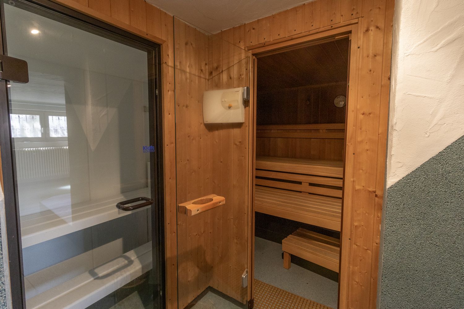*Sonnige Toplage * Großzügiges Mehrfamilienhaus Perfekt für Generationenwohnen oder Kapitalanleger* - Wellnessbereich UG (19242)