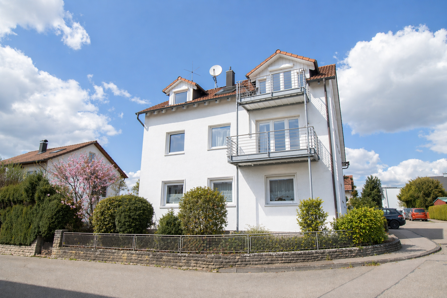 *Sonnige Toplage * Großzügiges Mehrfamilienhaus Perfekt für Generationenwohnen oder Kapitalanleger* - Bild (19243)