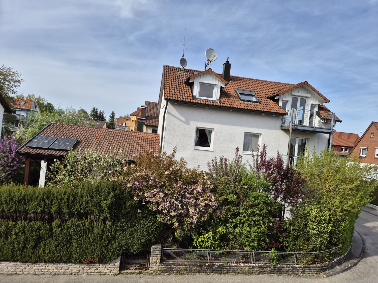 *Sonnige Toplage * Großzügiges Mehrfamilienhaus Perfekt für Generationenwohnen oder Kapitalanleger* - Bild (19246)