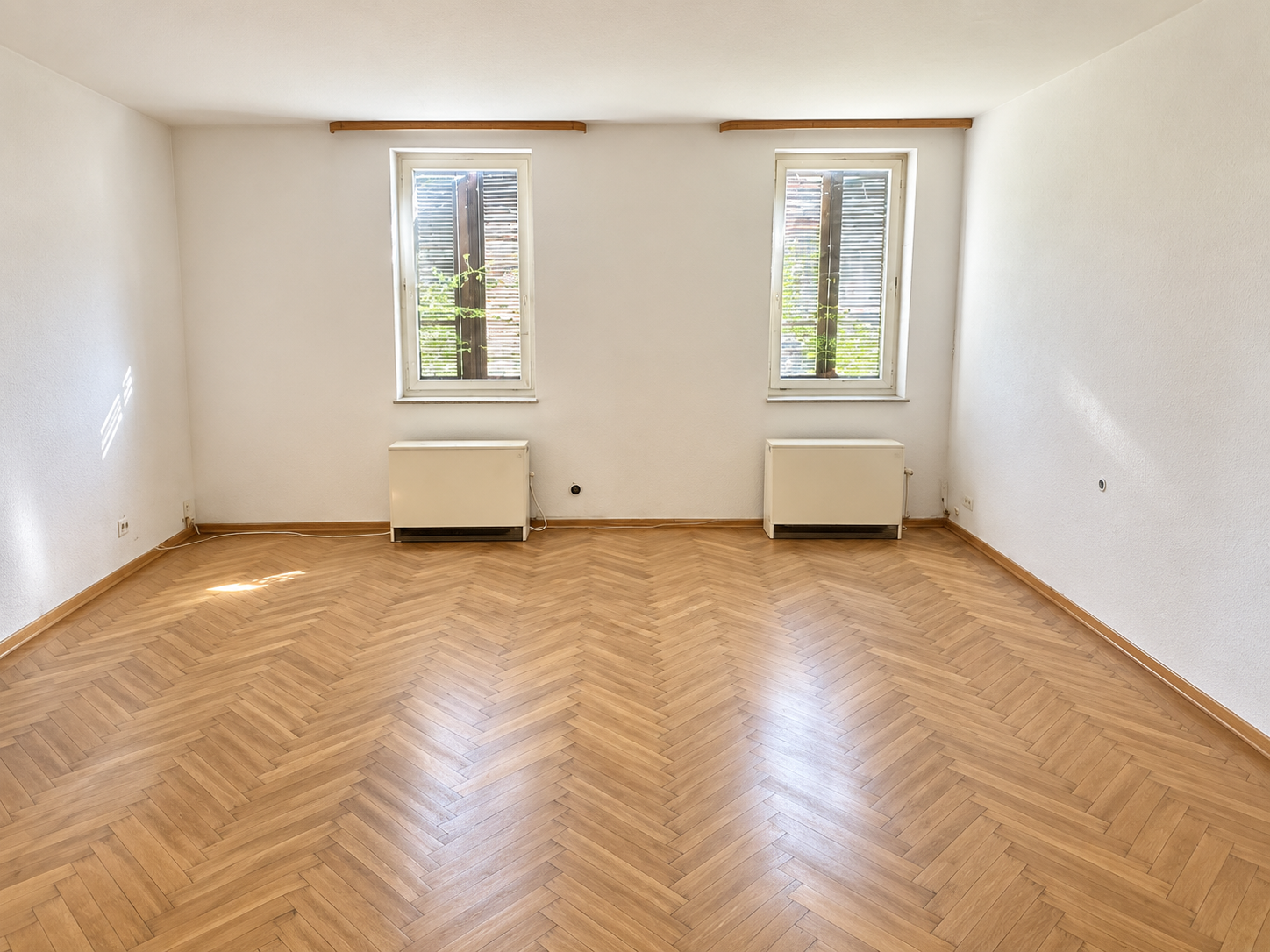 Alte Stadtvilla in Beste LAGE oder als Baugrundstück für 10 Familienhaus - Zimmer Bilder KI bearbeitet (27420)