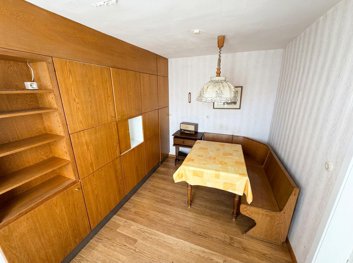 Alte Stadtvilla in Beste LAGE oder als Baugrundstück für 10 Familienhaus - Esszimmer Bilder KI bearbeitet (27418)
