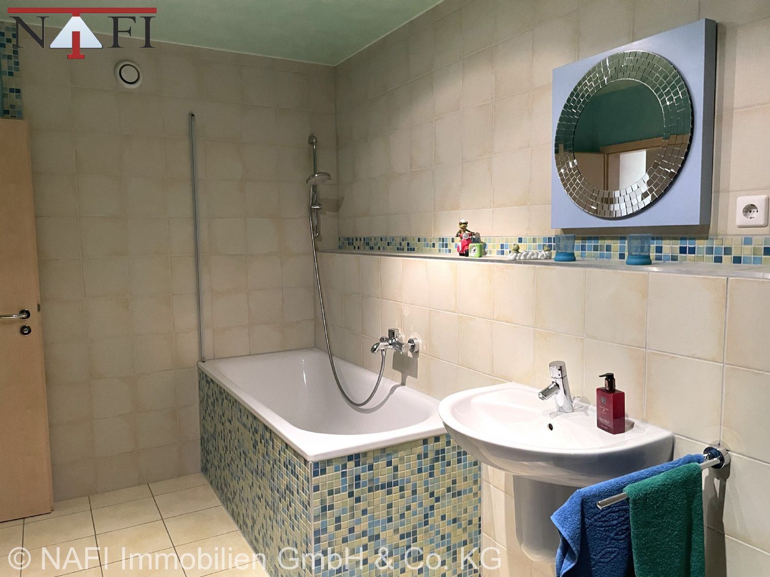 Exklusives Passivhaus mit Schwimmteich, Photovoltaik und hochwertiger Ausstattung - Bad UG (22739)