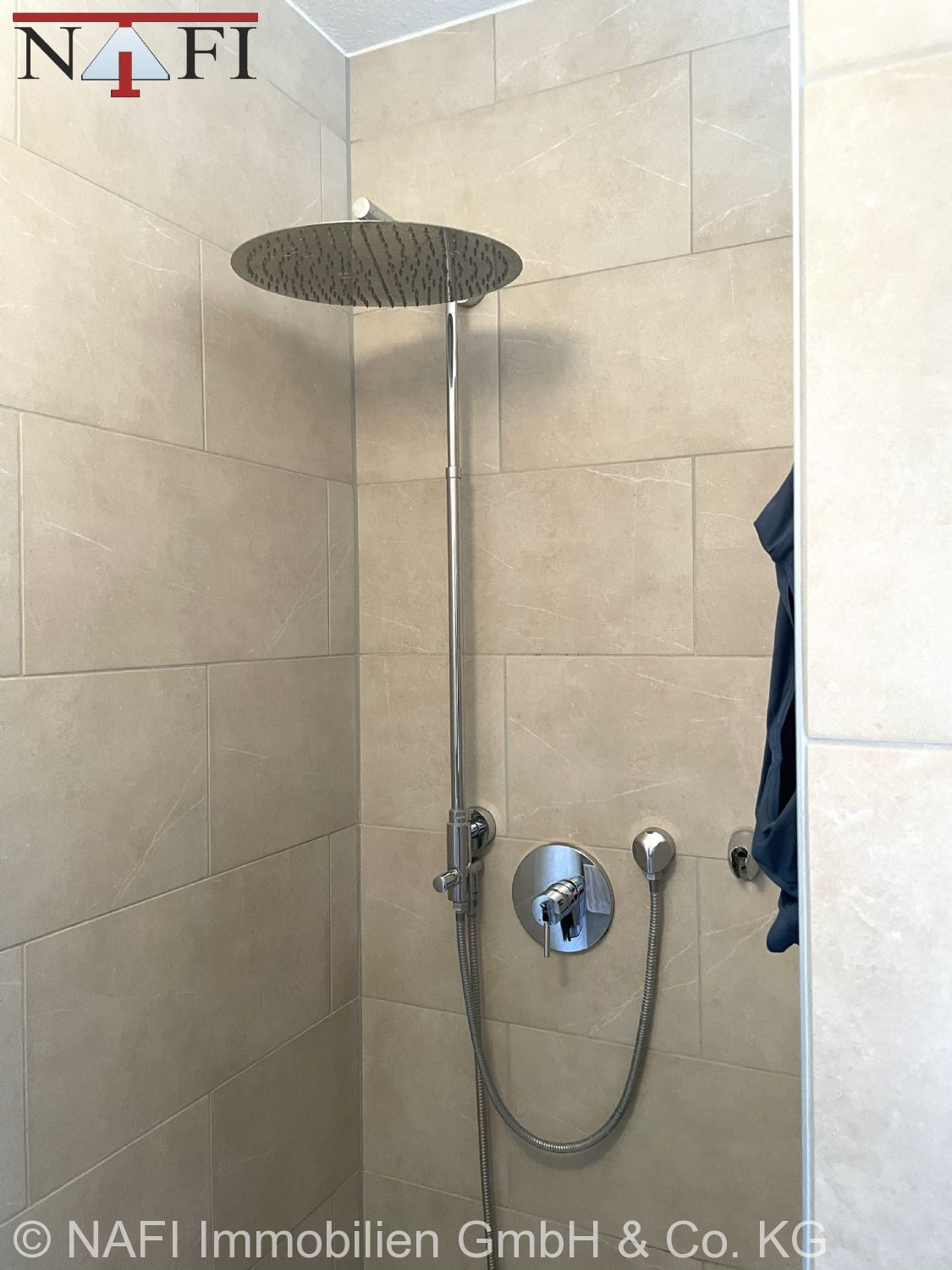 Exklusives Passivhaus mit Schwimmteich, Photovoltaik und hochwertiger Ausstattung - Dusche (22742)