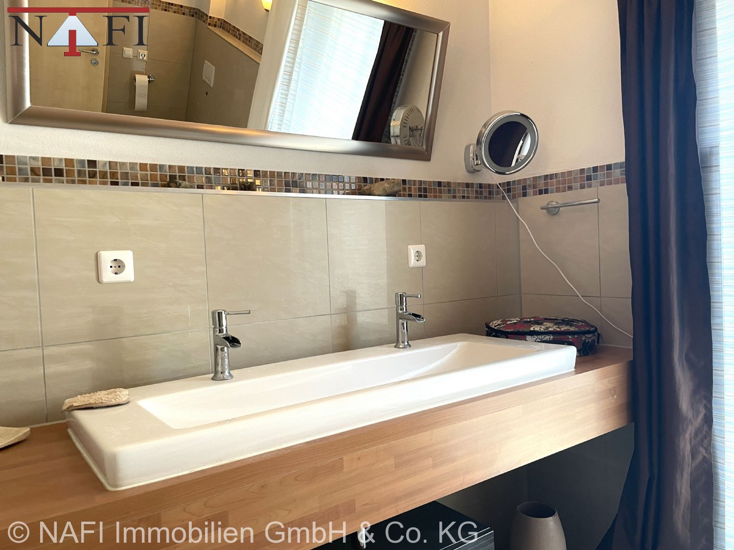 Exklusives Passivhaus mit Schwimmteich, Photovoltaik und hochwertiger Ausstattung - Bad (22743)