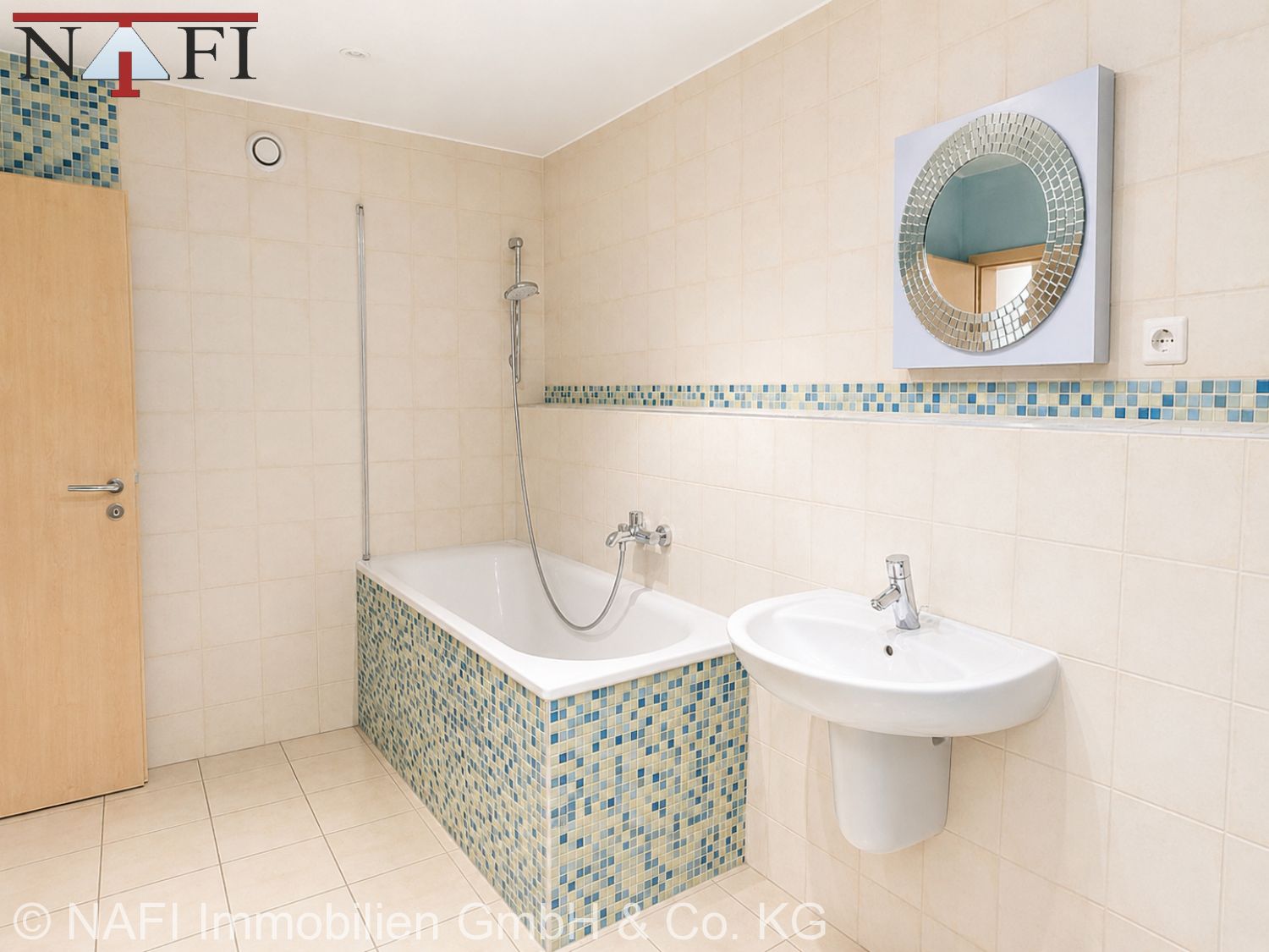 Exklusives Passivhaus mit Schwimmteich, Photovoltaik und hochwertiger Ausstattung - Bad UG (23019)