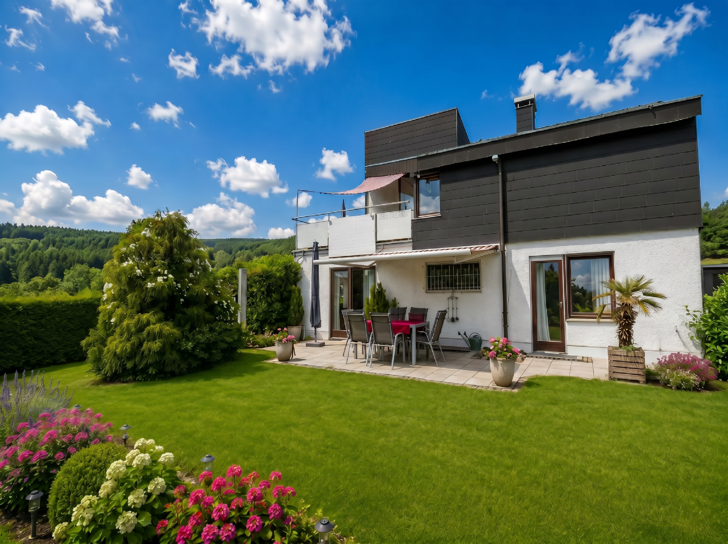 ***In attraktiver Wohnlage – modernes Architektenhaus *** - Gartenansicht (22416)
