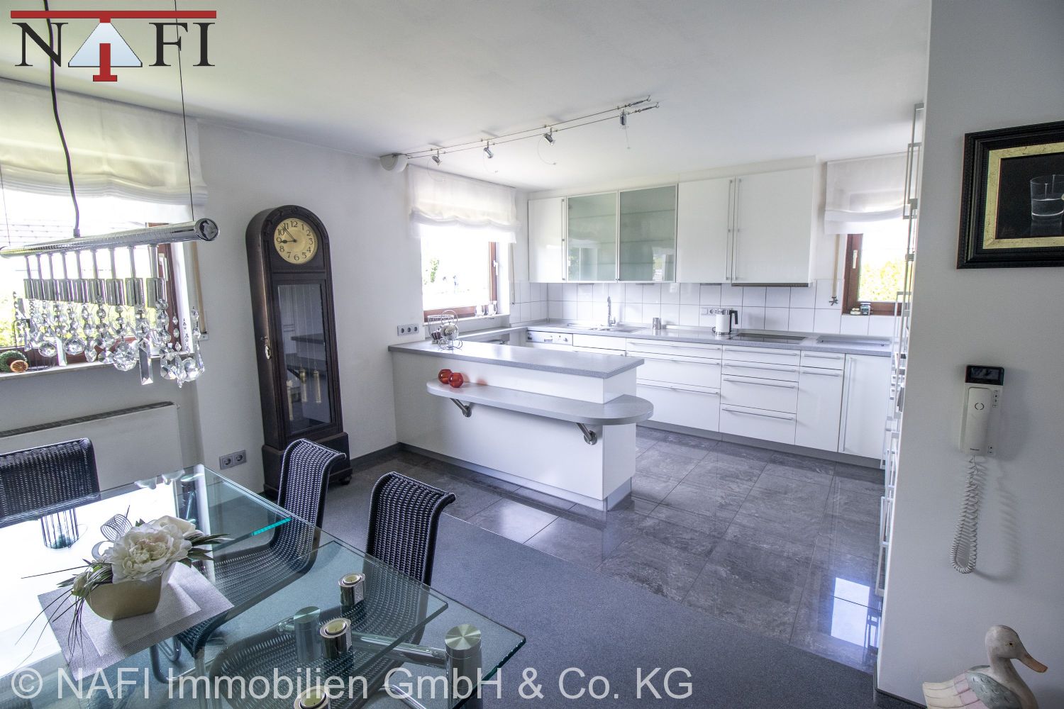 ***In attraktiver Wohnlage – modernes Architektenhaus *** - Esszimmer - Küche (22425)