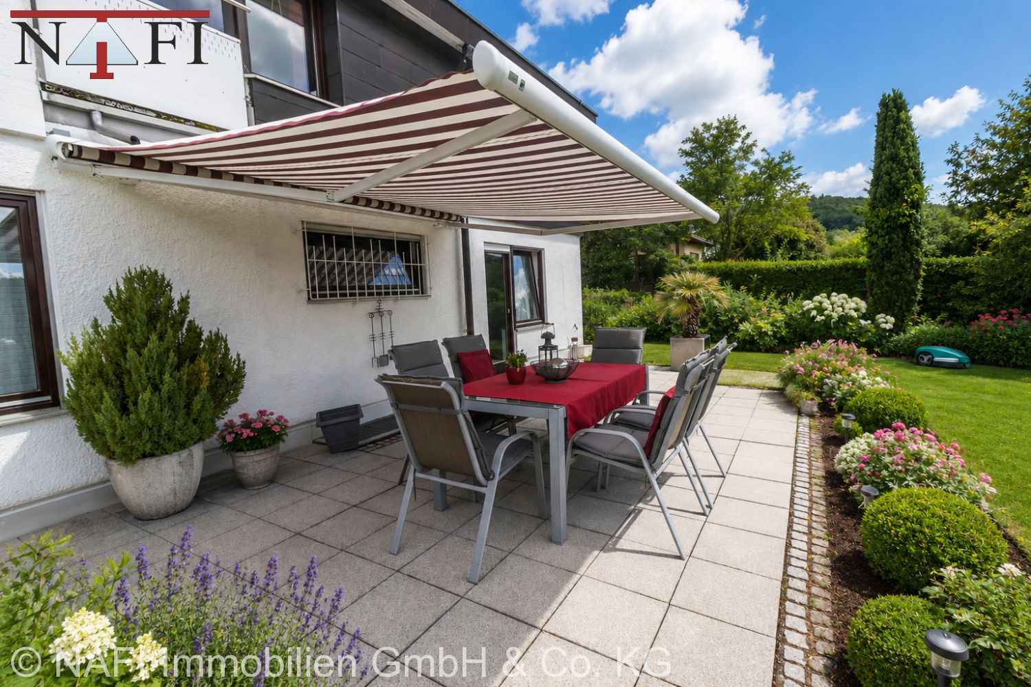 ***In attraktiver Wohnlage – modernes Architektenhaus *** - Terrasse und Garten modifiziert (22417)
