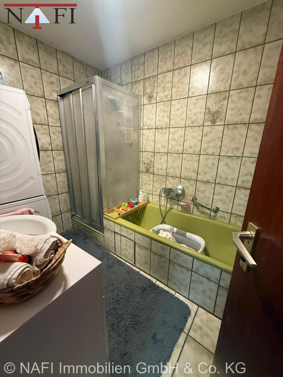 ***Moderne 3,5-Zimmer-Etagenwohnung mit großem, sonnigen Balkon in ruhiger Wohnlage*** - Bad (22680)
