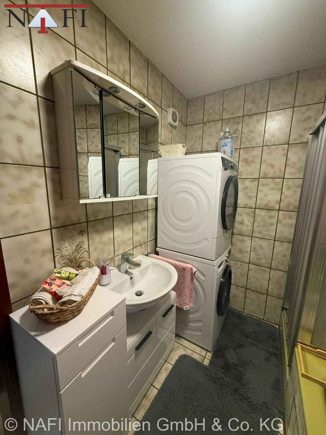 ***Moderne 3,5-Zimmer-Etagenwohnung mit großem, sonnigen Balkon in ruhiger Wohnlage*** - Bad (22679)