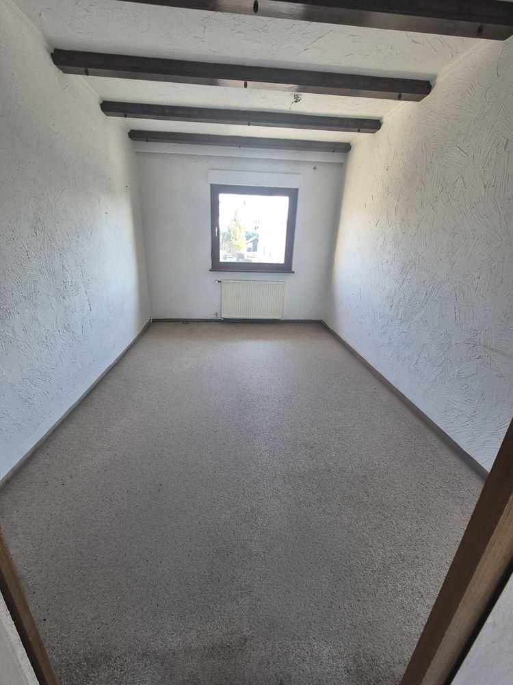 **Mehrfamilienhaus in guter Lage-attraktive Investitionsmöglichkeit** - EG Zimmer (22768)