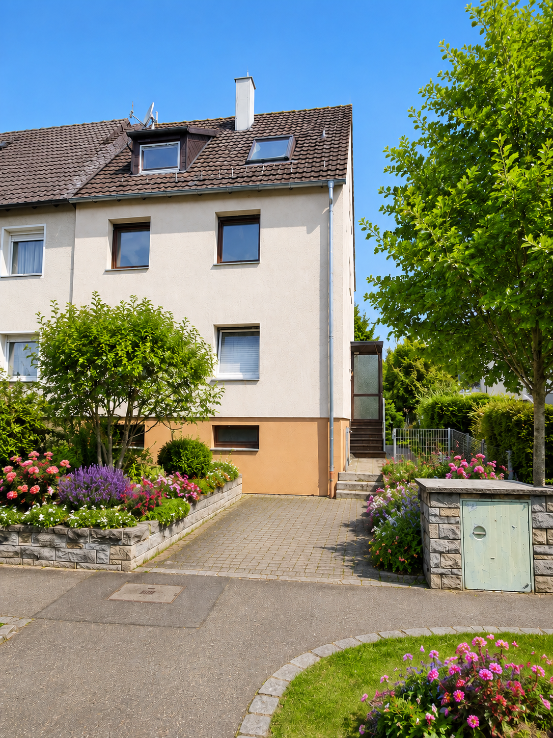 **Mehrfamilienhaus in guter Lage-attraktive Investitionsmöglichkeit** - Fassade Vision (22760)