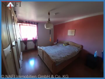 Schlafzimmer 1 - Familienfreundliche 4,5-Zimmer-Wohnung mit Balkon und Aufzug