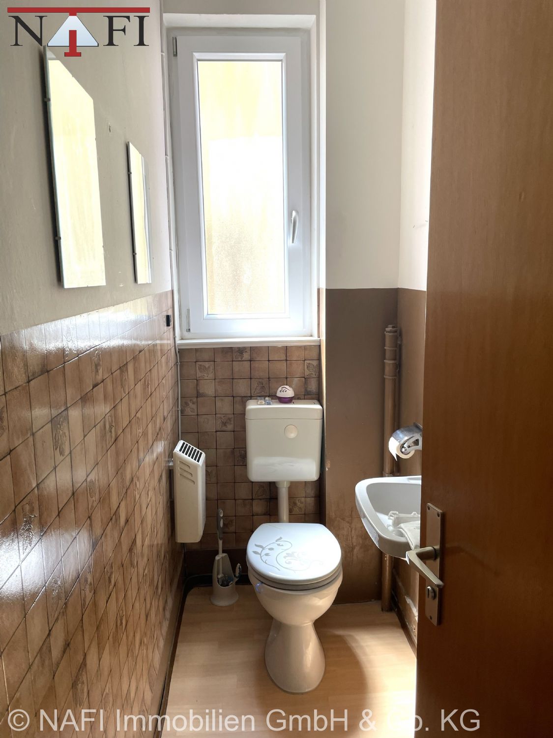 **Charmante 3-Zimmer-Altbauwohnung mit hohen Decken in Stuttgart-Untertürkheim** - Gäste WC (22269)