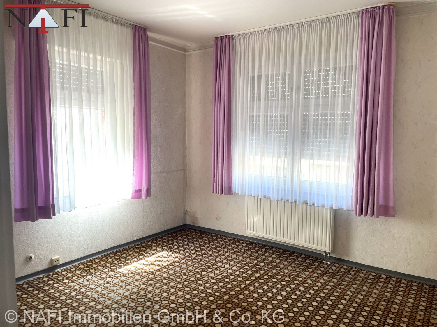 **Charmante 3-Zimmer-Altbauwohnung mit hohen Decken in Stuttgart-Untertürkheim** - Schlafzimmer (22270)