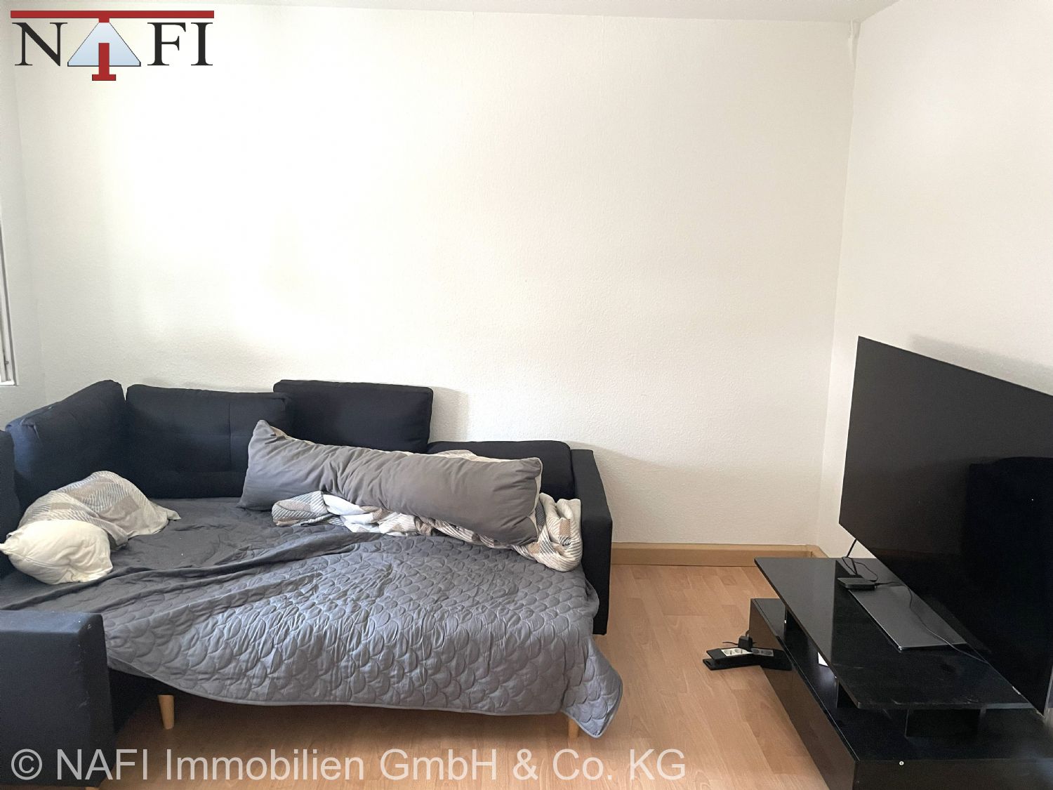 **Attraktives Mehrfamilienhaus in Großaspach mit vielseitigem Nutzungspotenzial** - Wohnzimmer (25974)