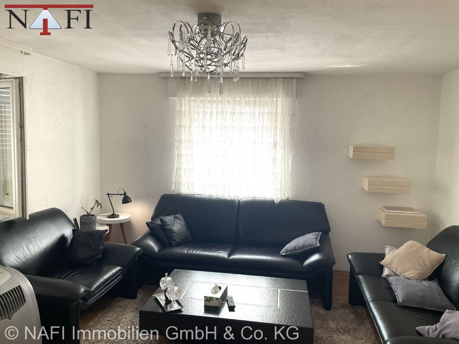 **Attraktives Mehrfamilienhaus in Großaspach mit vielseitigem Nutzungspotenzial** - Wohnzimmer (25975)
