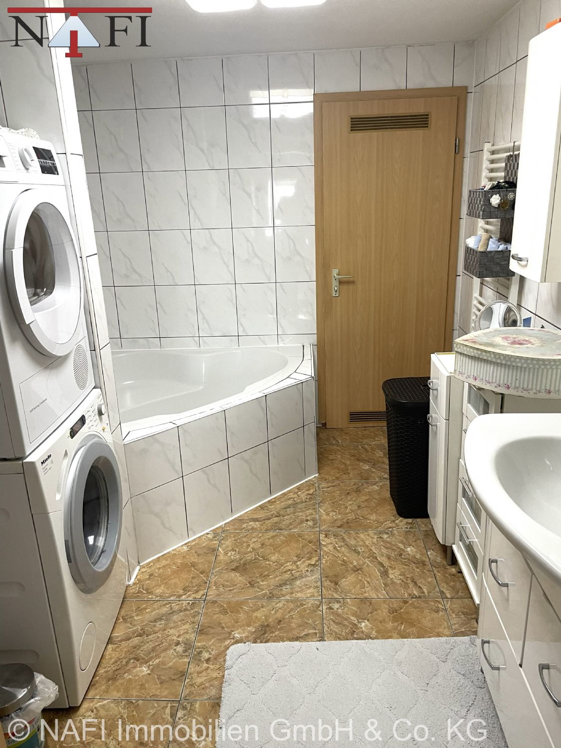 **Attraktives Mehrfamilienhaus in Großaspach mit vielseitigem Nutzungspotenzial** - Bad (25977)