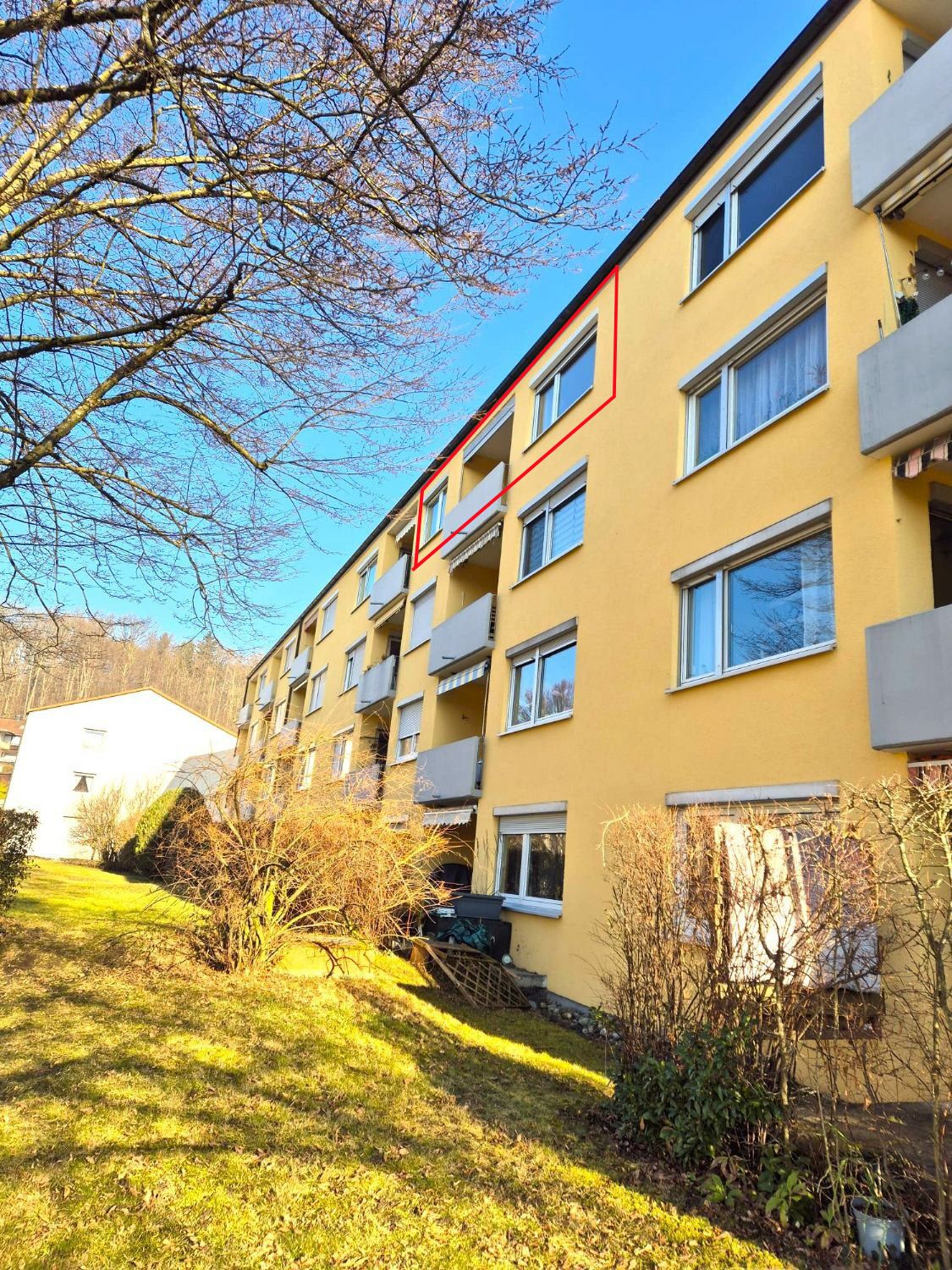 Große familienfreundliche 4-Zimmer-Wohnung mit Balkon und Tiefgaragenstellplatz - Außen Ansicht (21297)