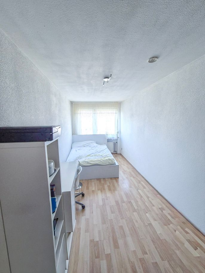Große familienfreundliche 4-Zimmer-Wohnung mit Balkon und Tiefgaragenstellplatz - Kinderzimmer (21299)