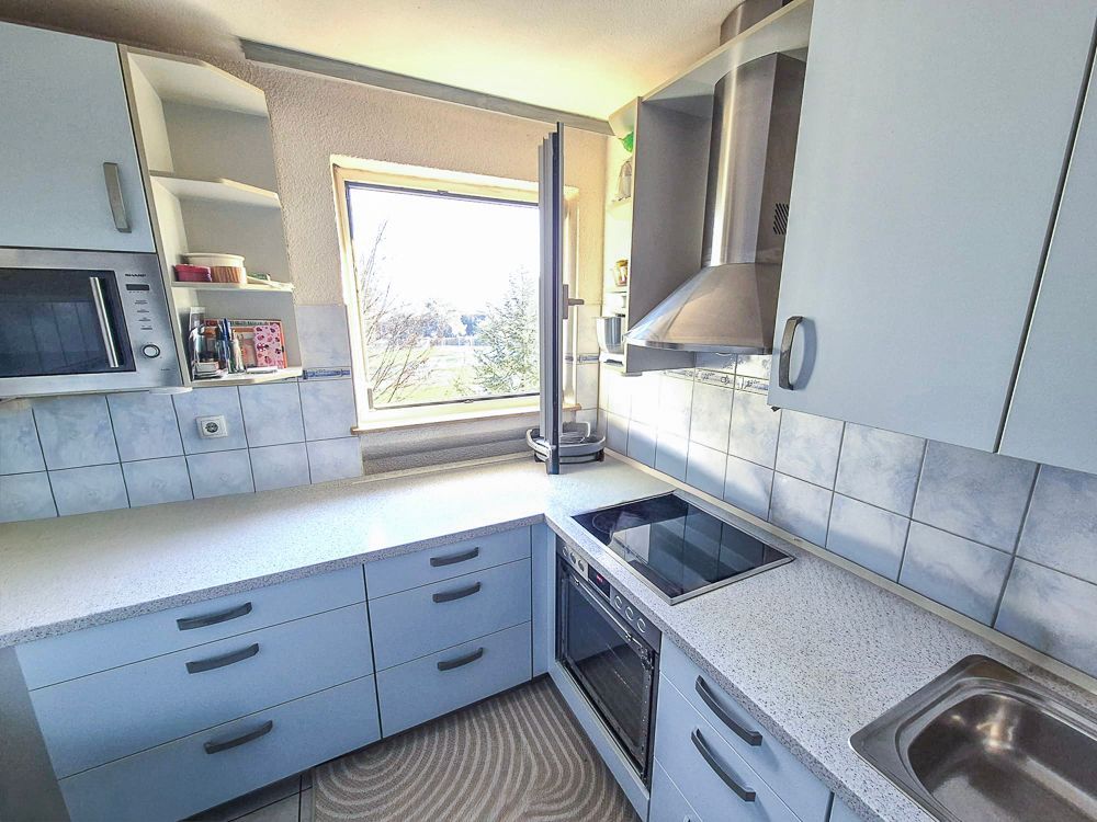 Große familienfreundliche 4-Zimmer-Wohnung mit Balkon und Tiefgaragenstellplatz - Küche (21302)