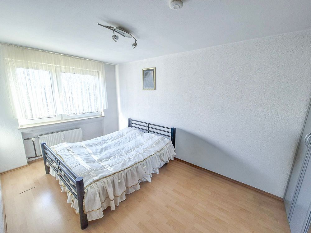 Große familienfreundliche 4-Zimmer-Wohnung mit Balkon und Tiefgaragenstellplatz - Schlafzimmer (21303)