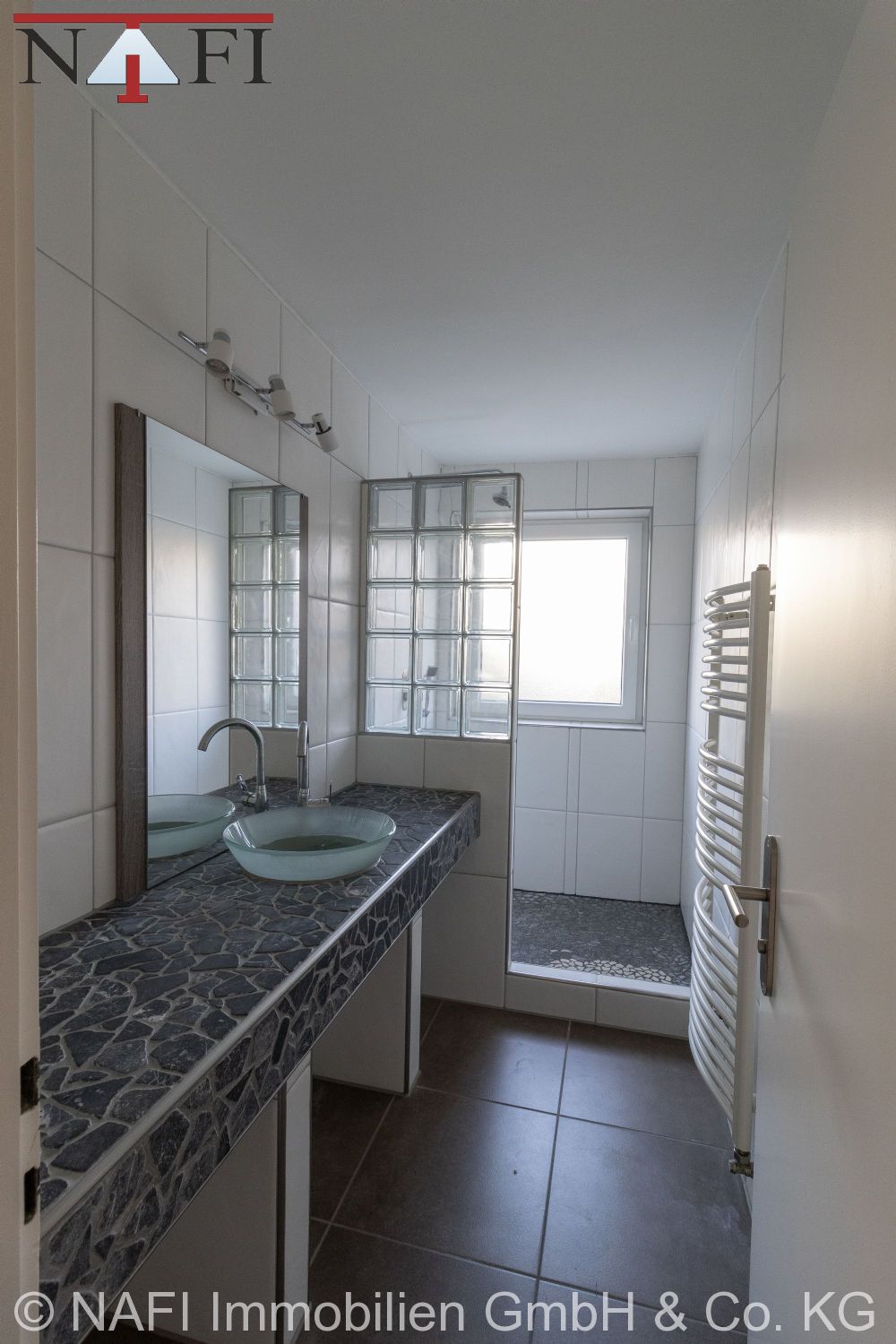 **Wohnen in Bestlage: Gepflegte 3-Zimmer-Erdgeschosswohnung in Schorndorf** - Tageslichtbad EG (17617)