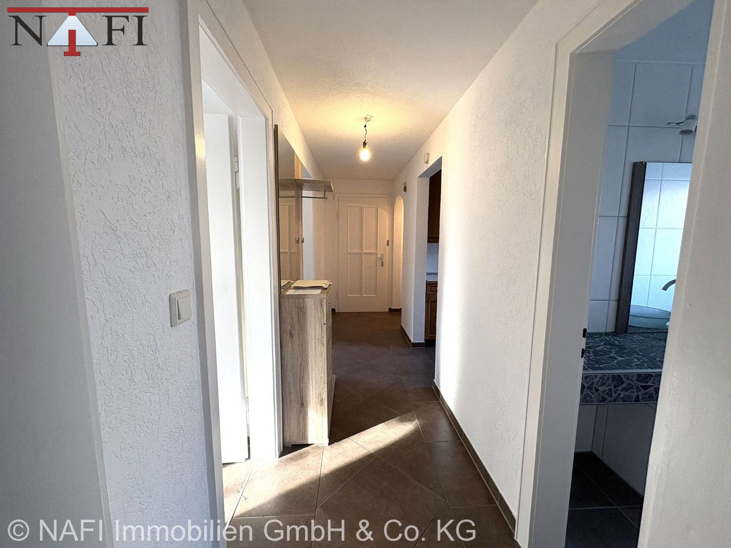 **Wohnen in Bestlage: Gepflegte 3-Zimmer-Erdgeschosswohnung in Schorndorf** - Diele EG (17615)