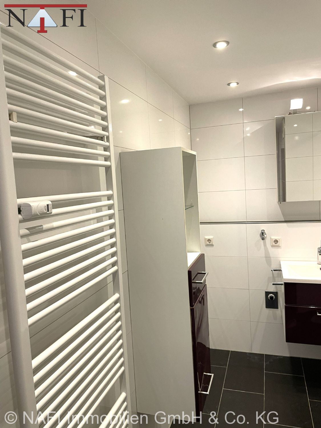 ++Gepflegte 3-Zimmer-Dachgeschosswohnung mit Balkon & Stellplatz++ - Bad (21622)